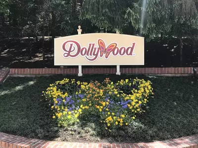 dollywood sign in the spring