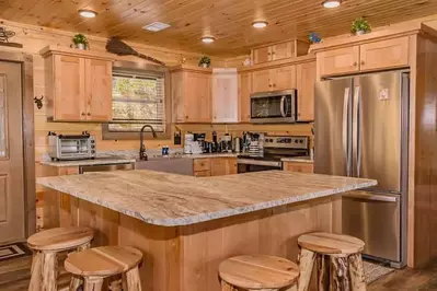 kitchen in Pigeon Forge cabin in the mountains