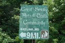 great smoky mountains arts and crafts community sign