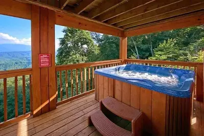 Timber Tops Cabin hot tub