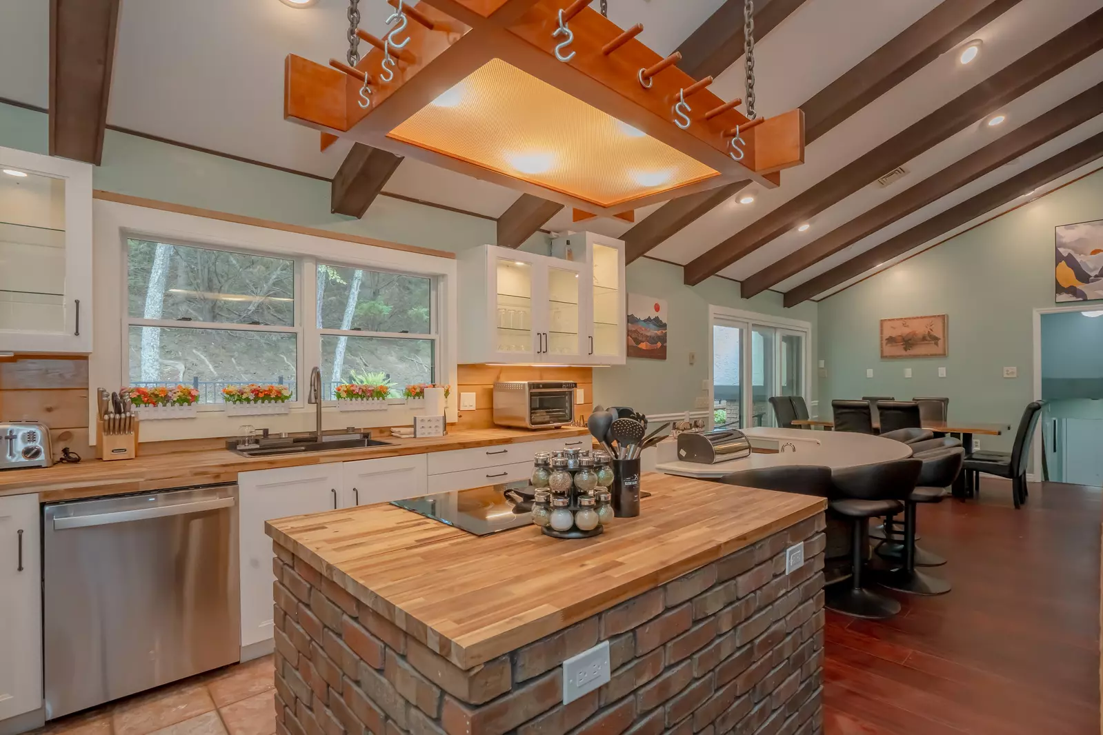 The Manor @ Smoky Mountains Estate