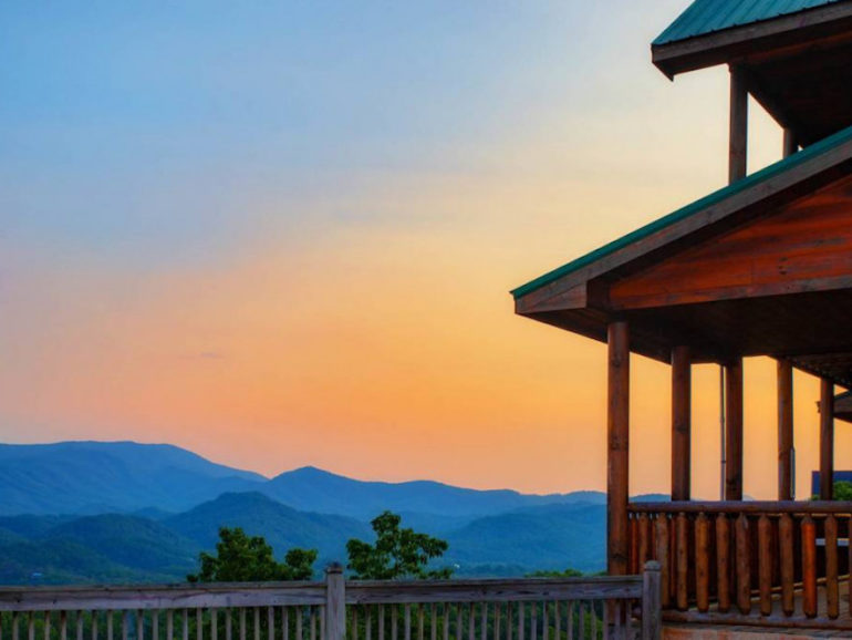 4 Reasons to Plan a Church Retreat to Our Smoky Mountain Cabins for Large Groups