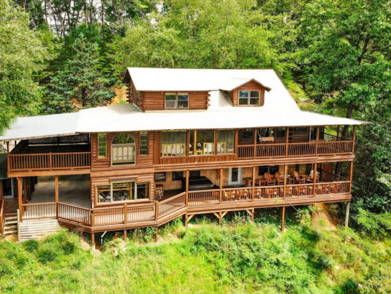 Top 5 Benefits of Staying in Our Pet Friendly Cabins in the Smokies