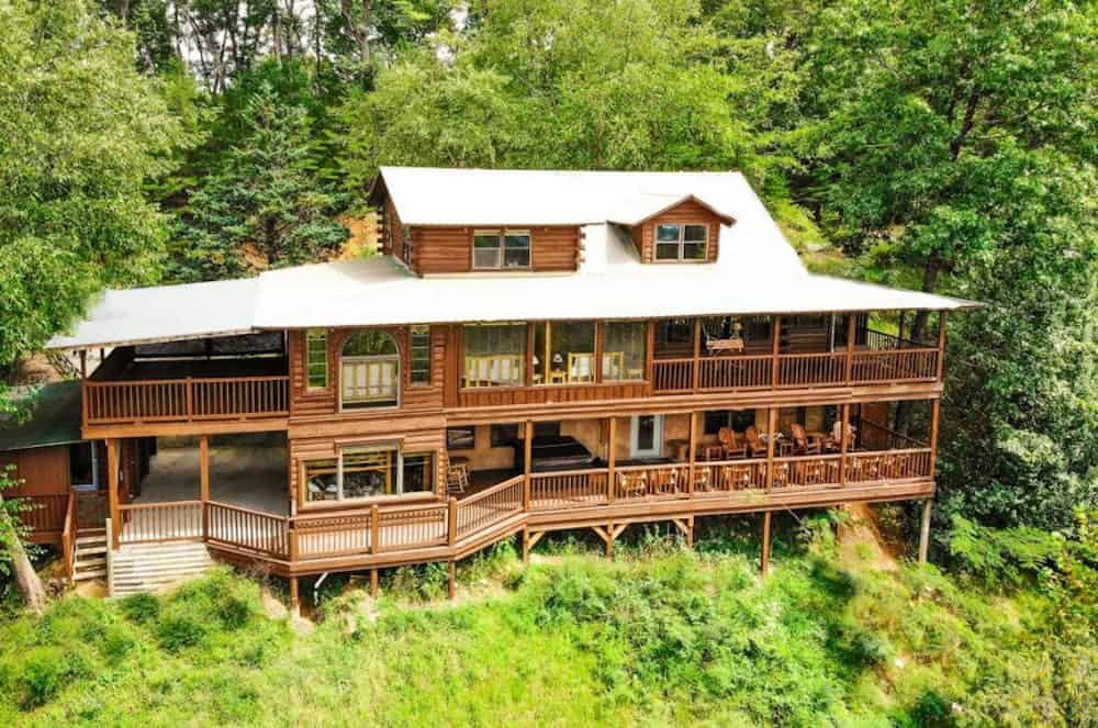 one of the large pet friendly cabins in the smokies