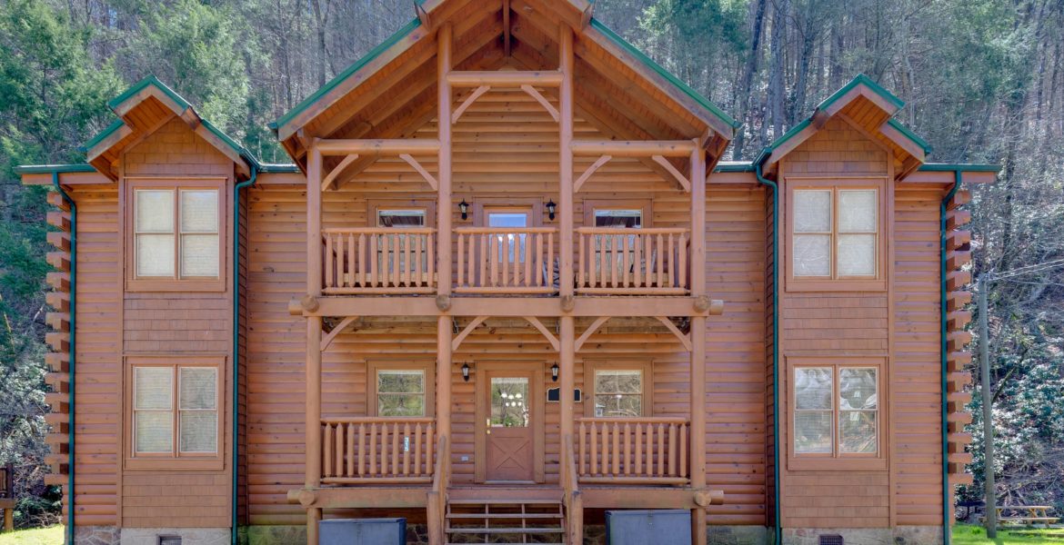 large cabin in the smoky mountains