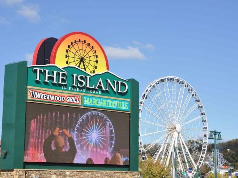 Top 5 Things for Groups to Do at The Island in Pigeon Forge