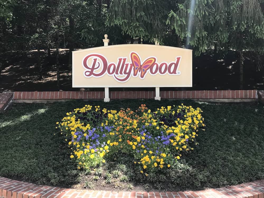 dollywood sign in the spring
